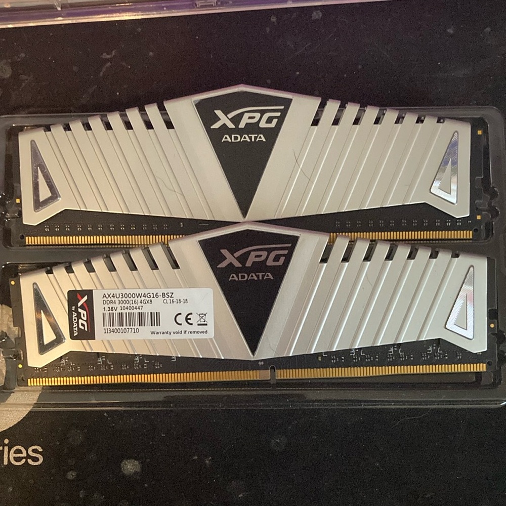 XPG Silver 2x4GB RAM